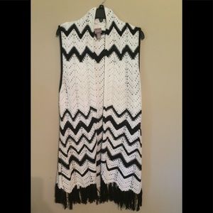 🌹Chico’s Black & White Open Top Sweater Vest